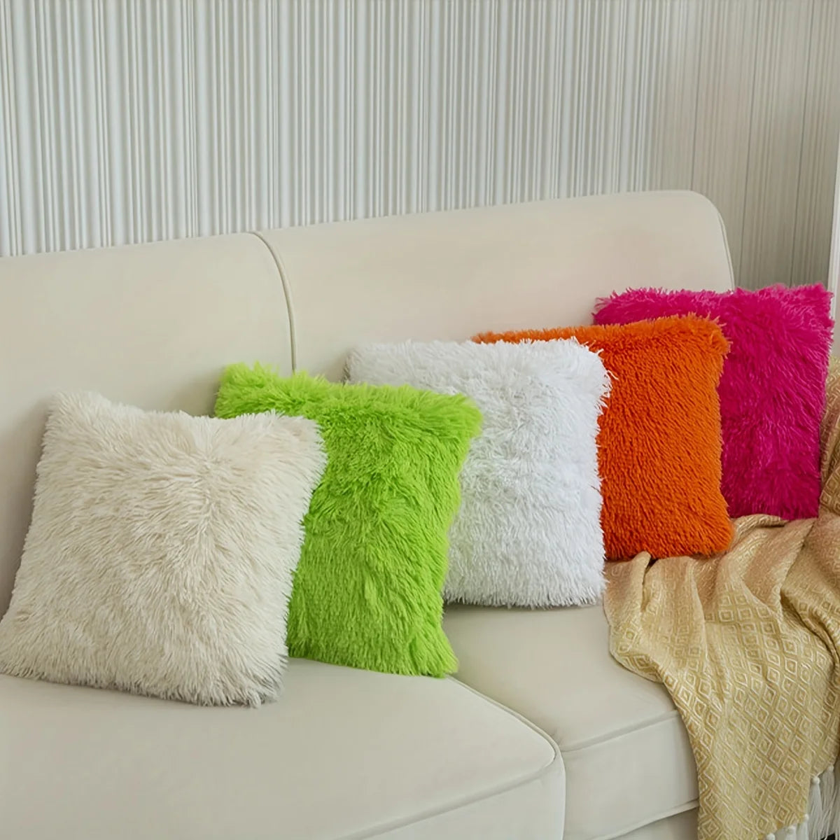 Pack of 2 Luxury Faux Fur Throw Pillow Cover Deluxe Decorative Plush Pillow Case Cushion Cover for Sofa Bedroom  （no pillowcore）